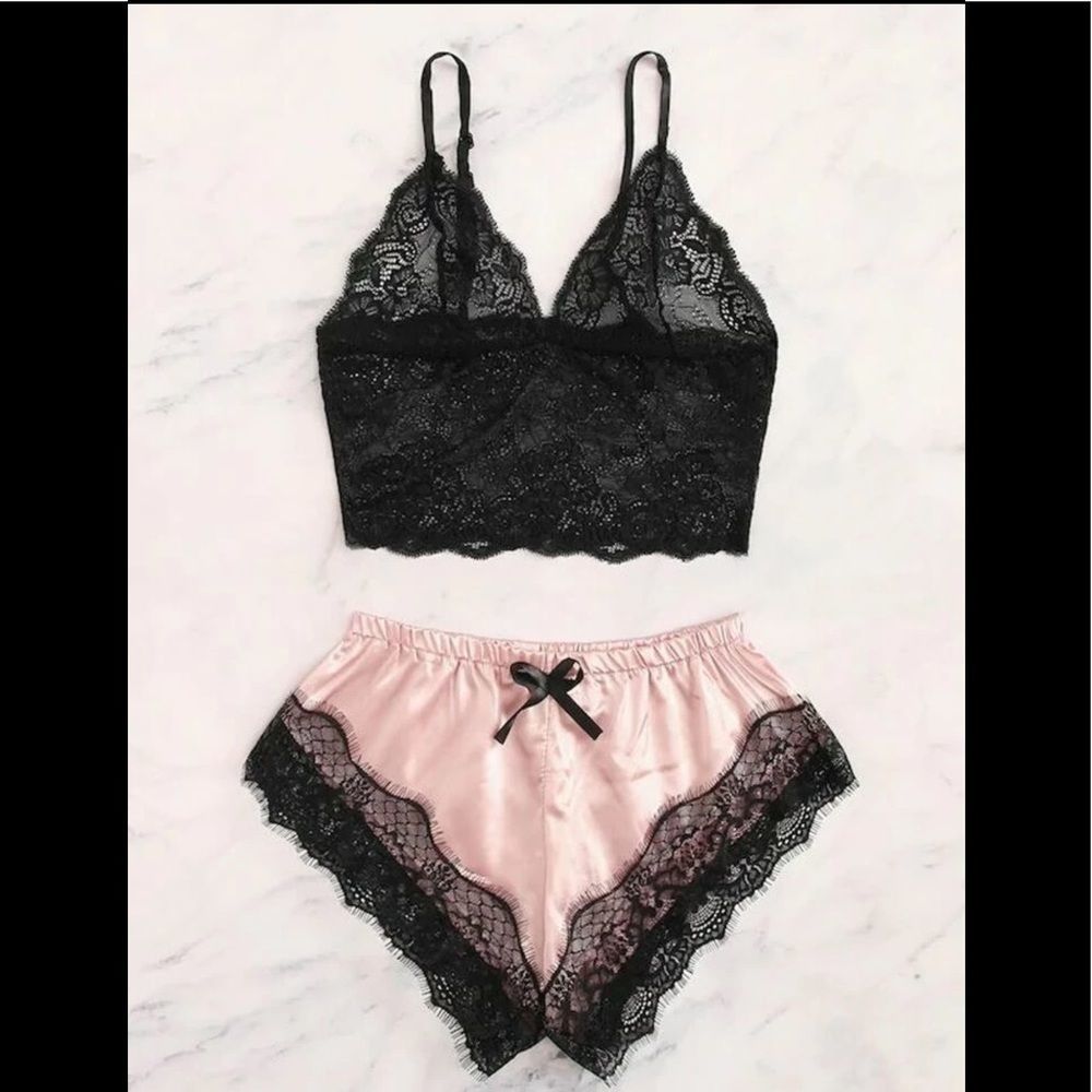 PLUS - SEXY lace bralette / shorts lingerie set
